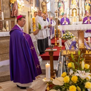 Biskup Šaško predvodio sprovodne obrede za vlč. Ivana Kovačića